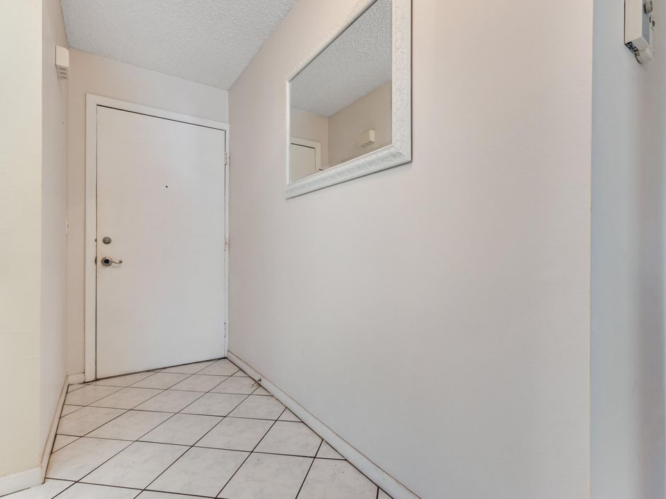 For Rent: $2,000 (2 beds, 2 baths, 960 Square Feet)