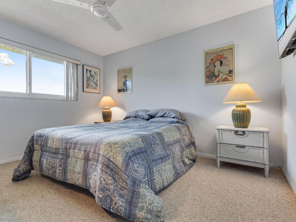 For Rent: $2,000 (2 beds, 2 baths, 960 Square Feet)