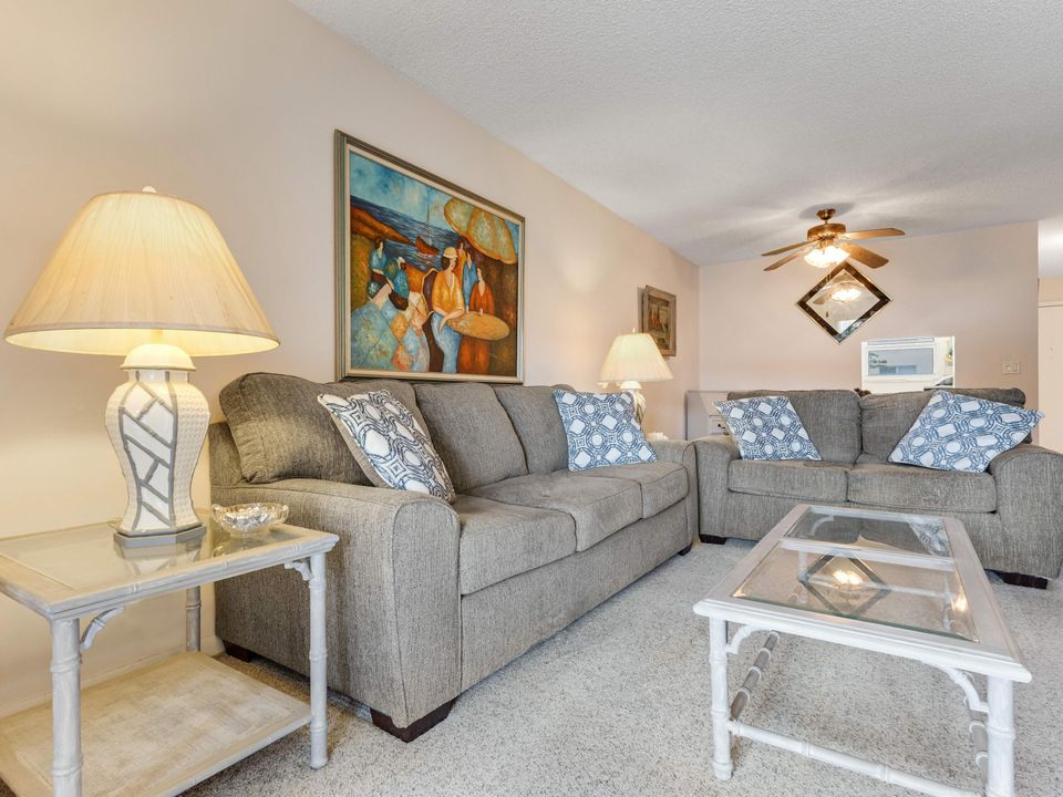 For Rent: $2,000 (2 beds, 2 baths, 960 Square Feet)