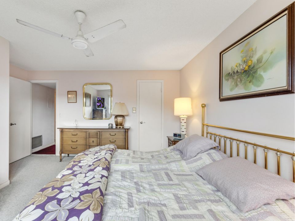 For Rent: $2,000 (2 beds, 2 baths, 960 Square Feet)