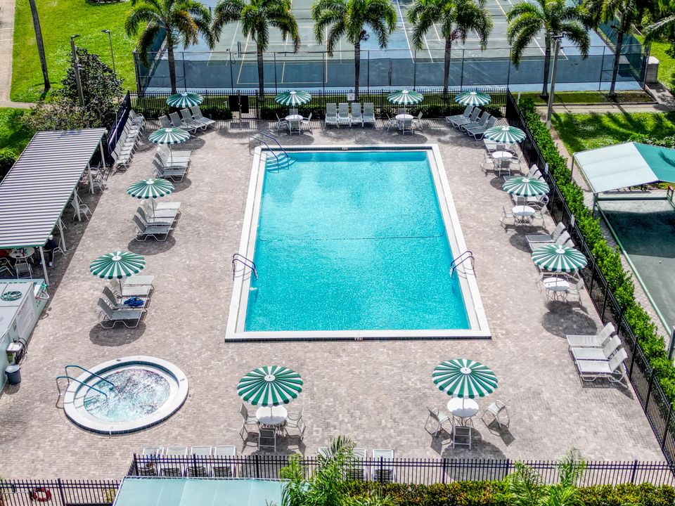 For Rent: $2,000 (2 beds, 2 baths, 960 Square Feet)