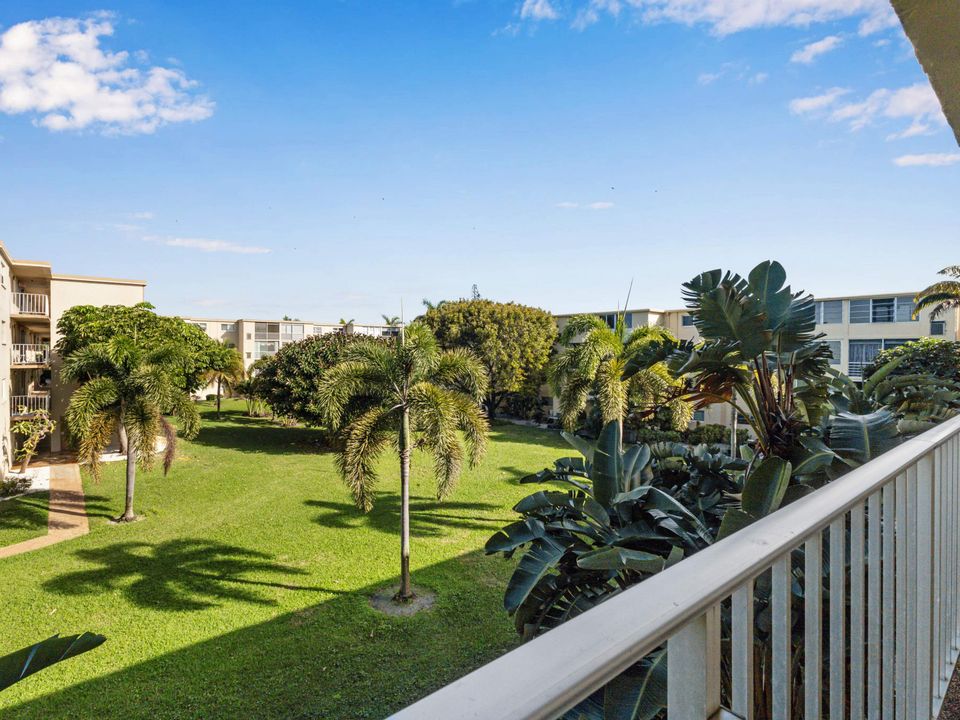 For Rent: $2,000 (2 beds, 2 baths, 960 Square Feet)