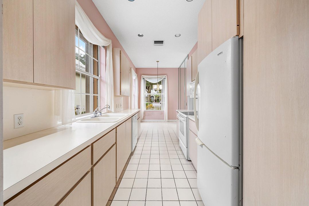 For Sale: $625,000 (3 beds, 2 baths, 1973 Square Feet)