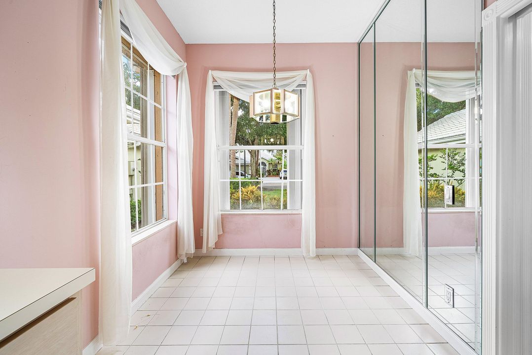 For Sale: $625,000 (3 beds, 2 baths, 1973 Square Feet)