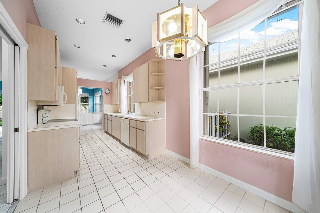 For Sale: $625,000 (3 beds, 2 baths, 1973 Square Feet)