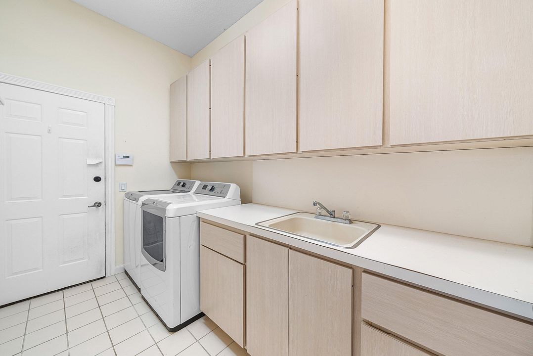 For Sale: $625,000 (3 beds, 2 baths, 1973 Square Feet)