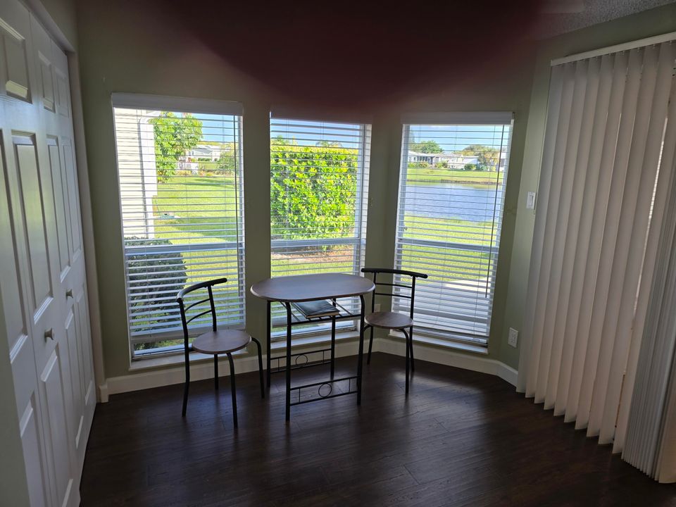 合同活跃: $238,000 (3 贝兹, 2 浴室, 1392 平方英尺)