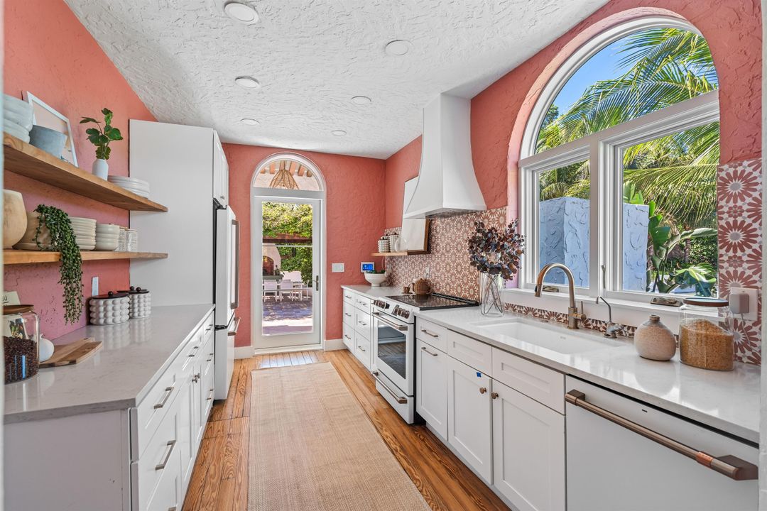 En Venta: $3,495,000 (3 camas, 3 baños, 2499 Pies cuadrados)