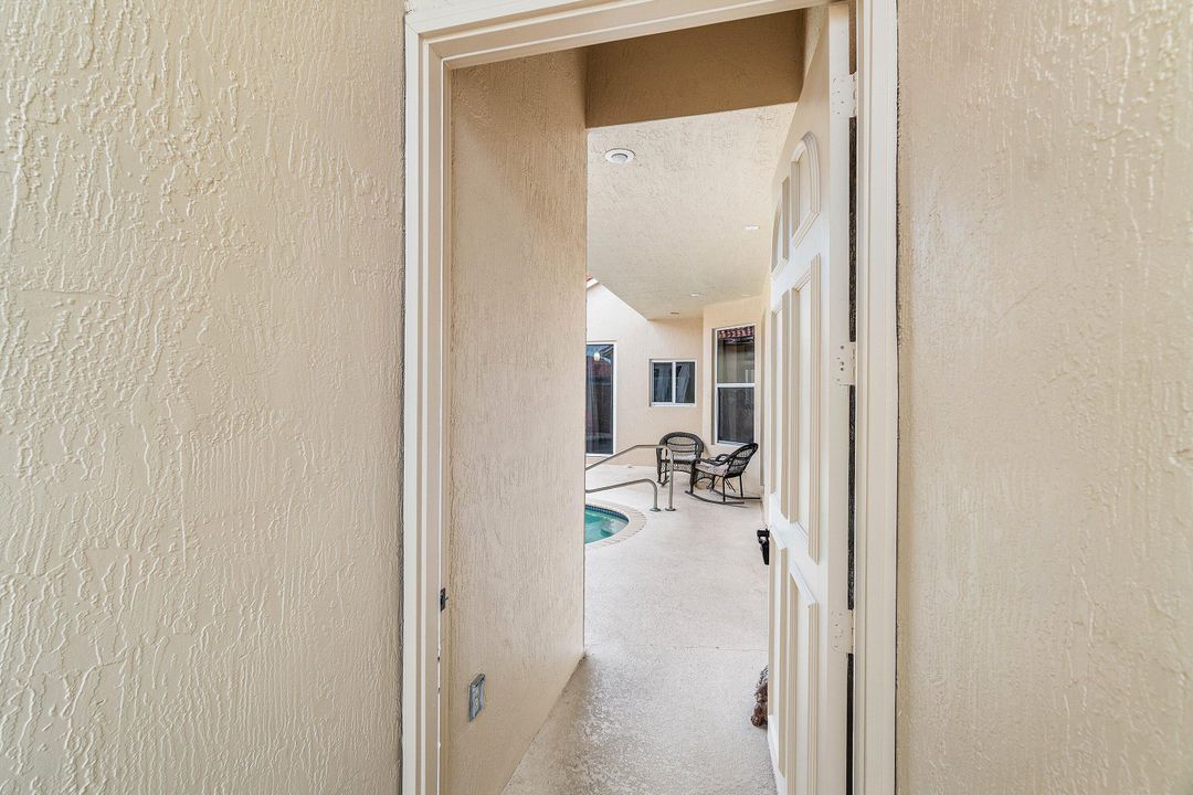 For Sale: $550,000 (3 beds, 3 baths, 1983 Square Feet)