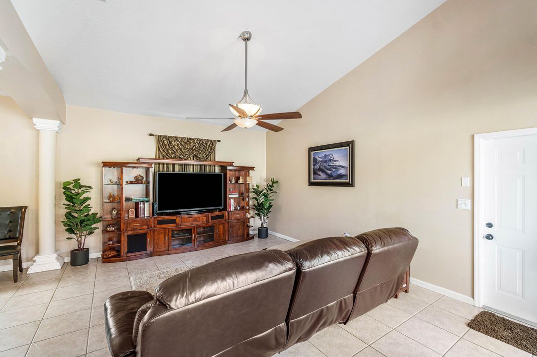 For Sale: $550,000 (3 beds, 3 baths, 1983 Square Feet)