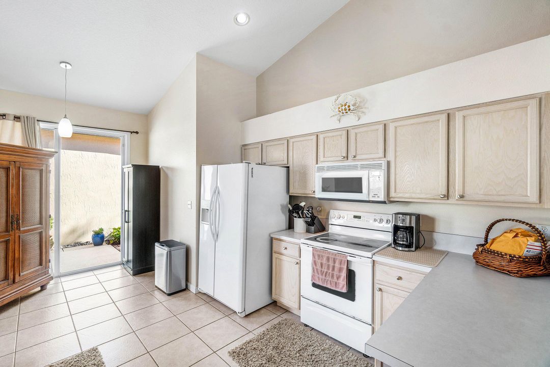 For Sale: $550,000 (3 beds, 3 baths, 1983 Square Feet)