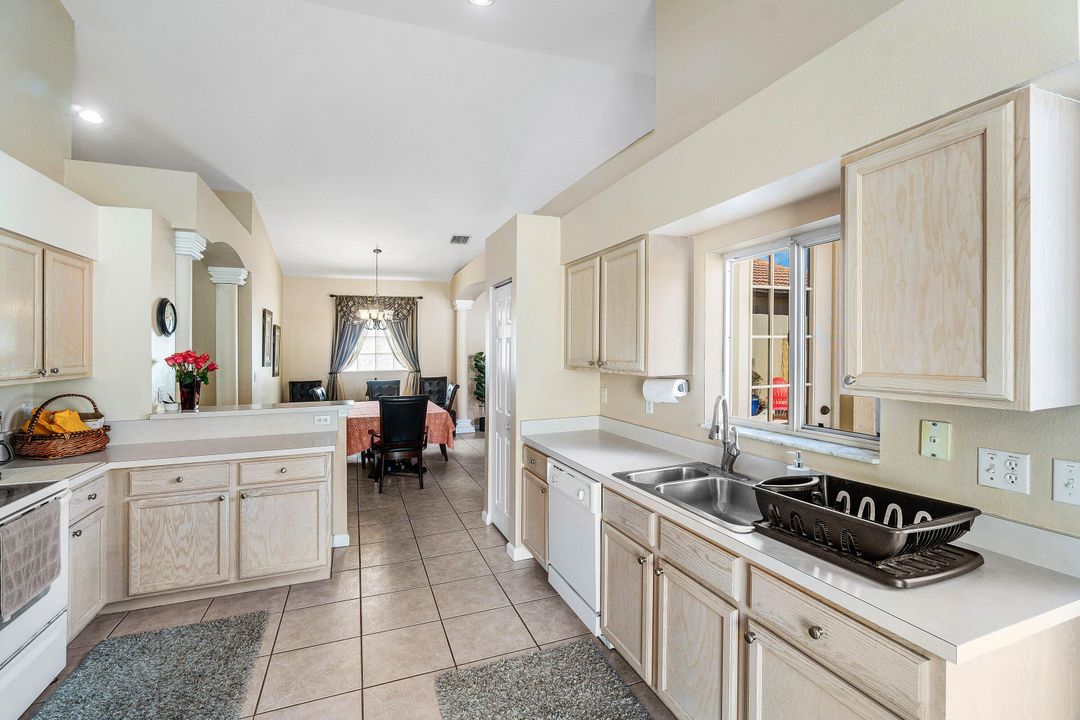 For Sale: $550,000 (3 beds, 3 baths, 1983 Square Feet)