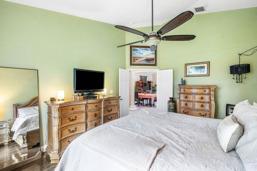 For Sale: $550,000 (3 beds, 3 baths, 1983 Square Feet)