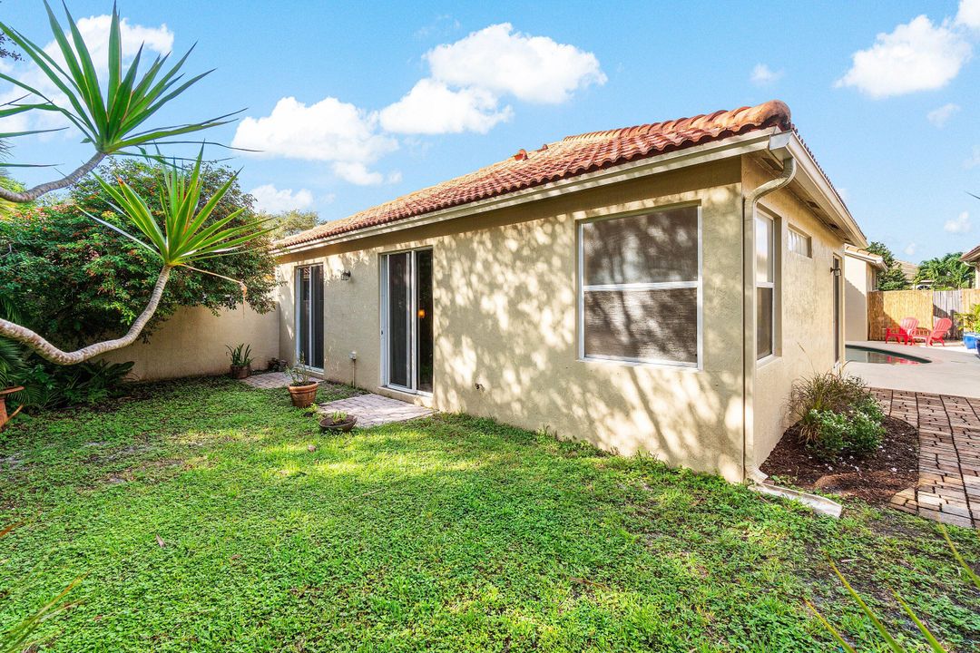 For Sale: $550,000 (3 beds, 3 baths, 1983 Square Feet)