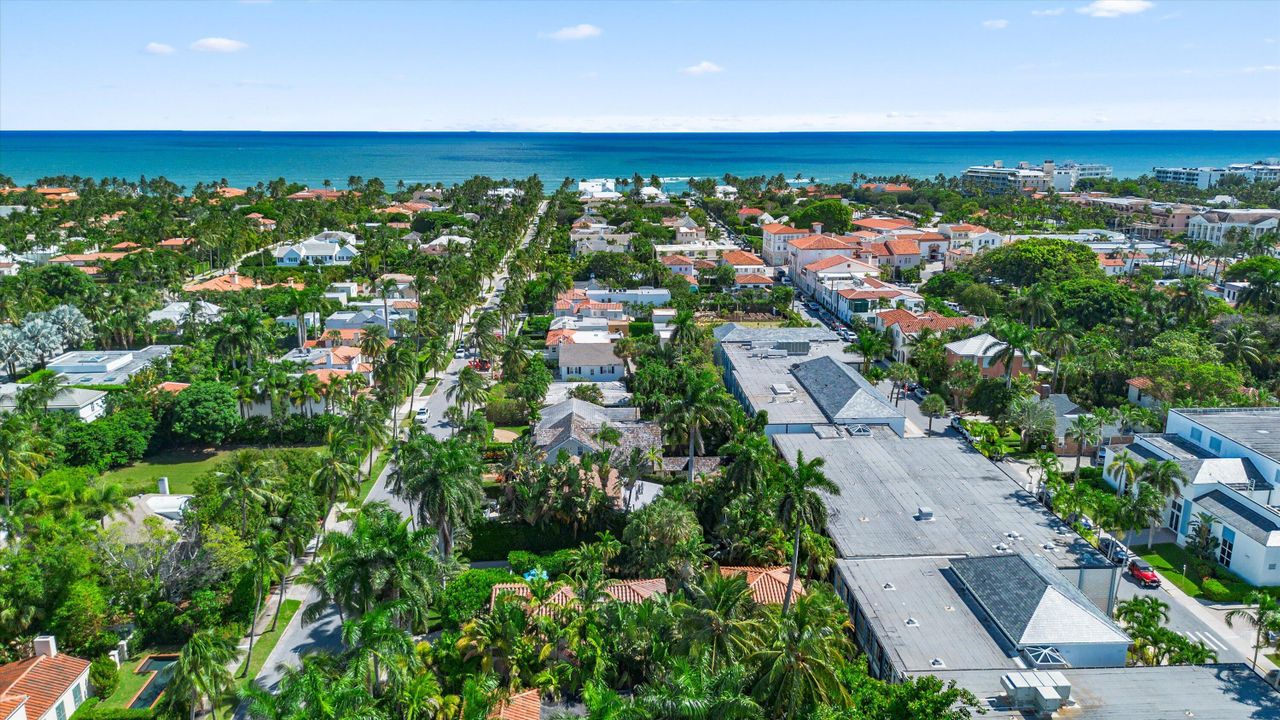 Active With Contract: $11,700,000 (4 beds, 4 baths, 3207 Square Feet)