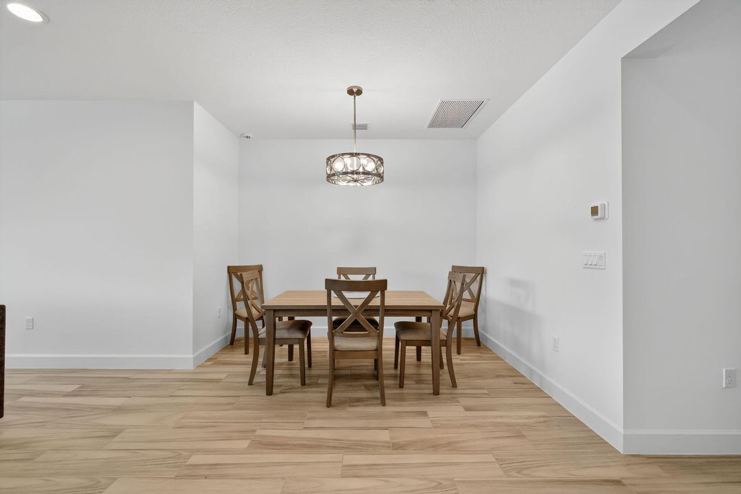 В аренду: $3,400 (2 спален, 2 ванн, 1752 Квадратных фут)