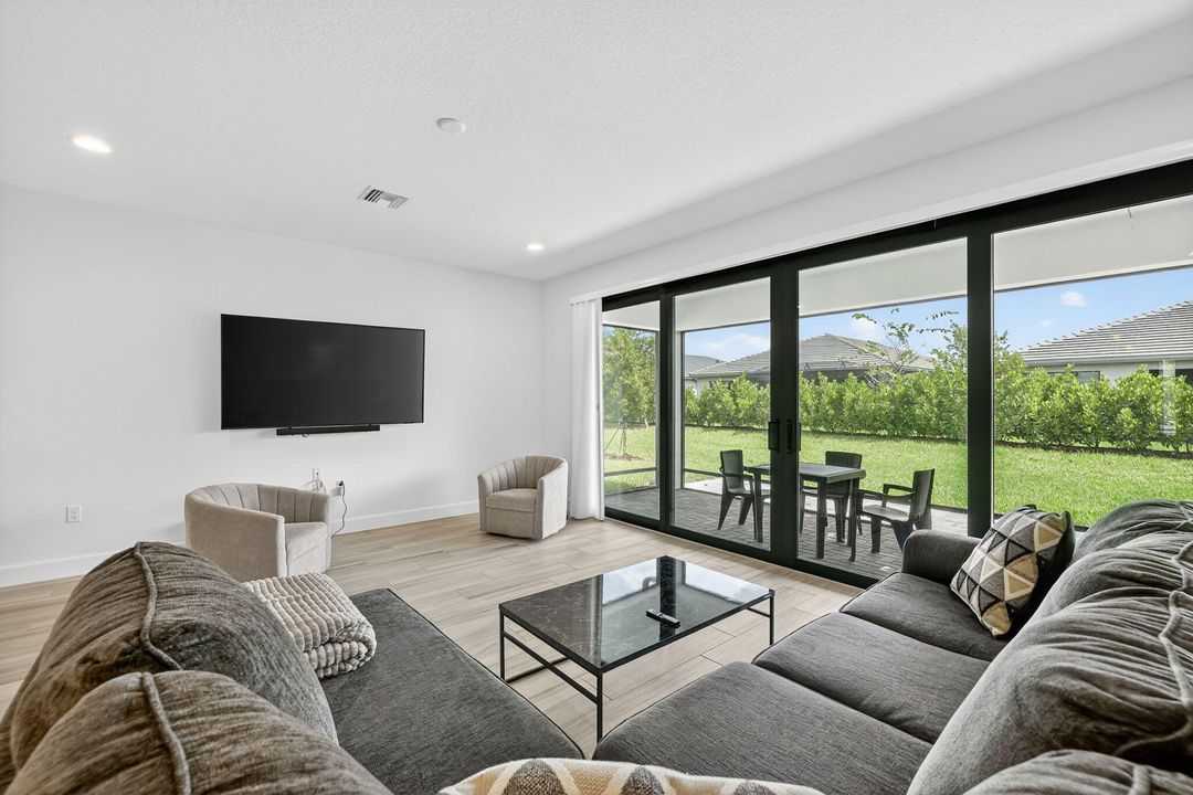 В аренду: $3,400 (2 спален, 2 ванн, 1752 Квадратных фут)