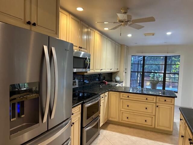 For Sale: $399,900 (4 beds, 3 baths, 2072 Square Feet)