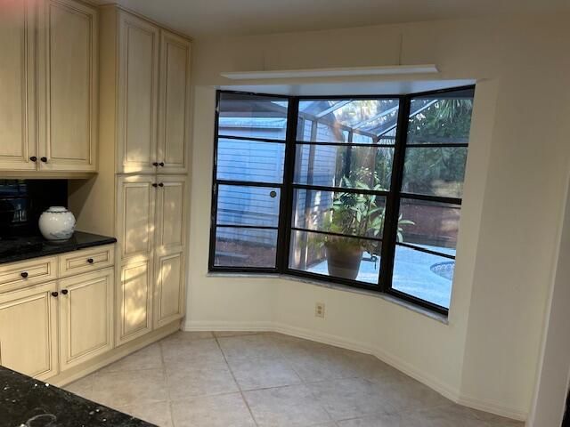 For Sale: $399,900 (4 beds, 3 baths, 2072 Square Feet)