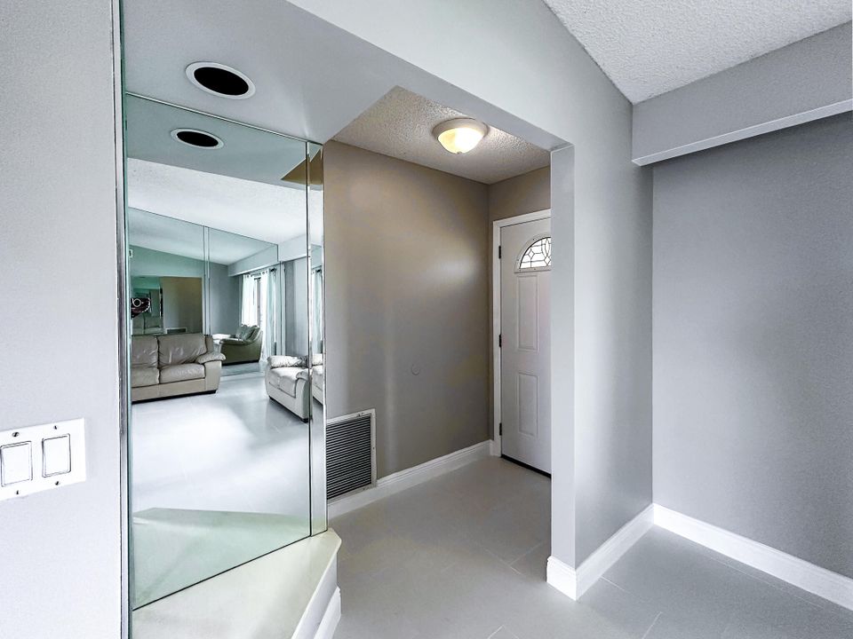 合同活跃: $348,900 (2 贝兹, 2 浴室, 1444 平方英尺)