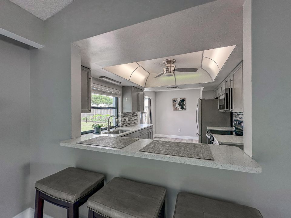 合同活跃: $348,900 (2 贝兹, 2 浴室, 1444 平方英尺)