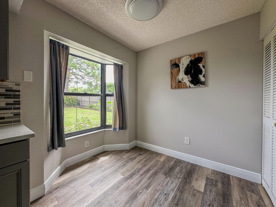 合同活跃: $348,900 (2 贝兹, 2 浴室, 1444 平方英尺)