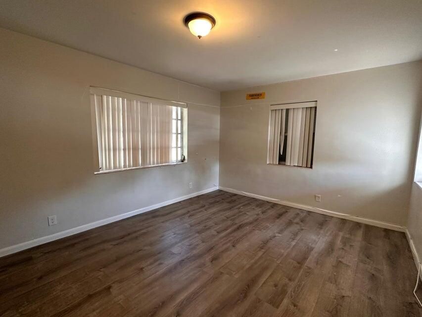 For Sale: $460,000 (3 beds, 2 baths, 1575 Square Feet)