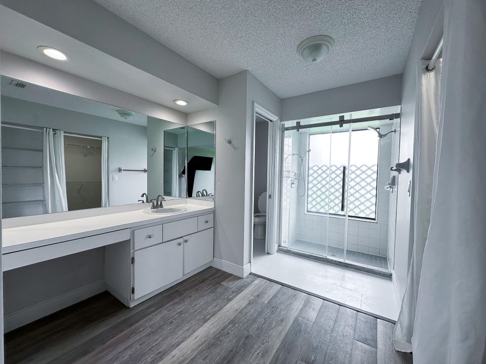 合同活跃: $348,900 (2 贝兹, 2 浴室, 1444 平方英尺)