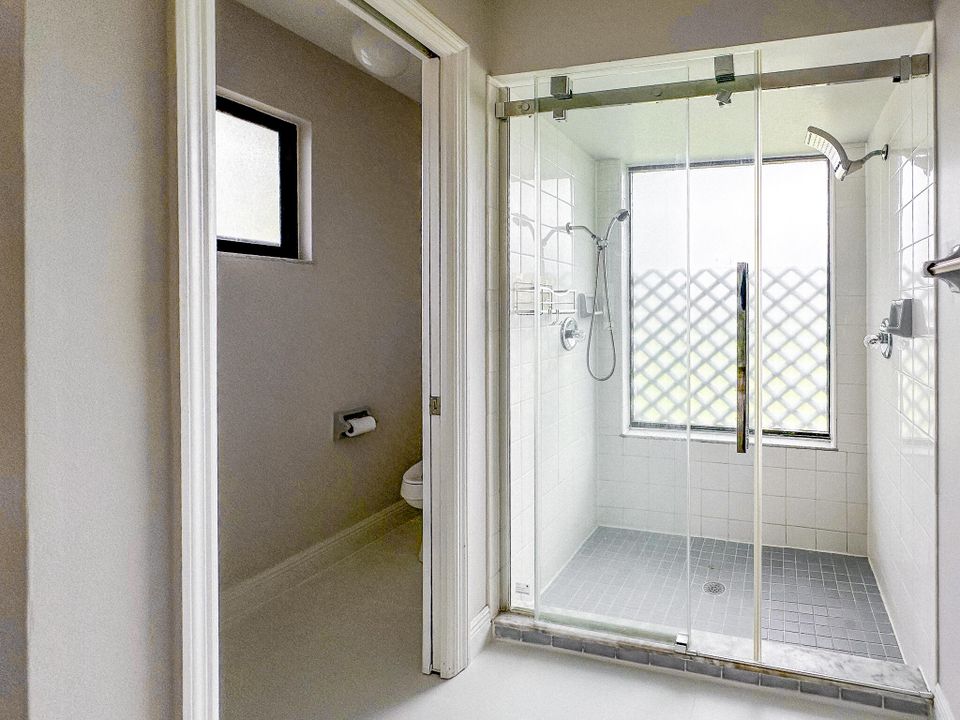 合同活跃: $348,900 (2 贝兹, 2 浴室, 1444 平方英尺)