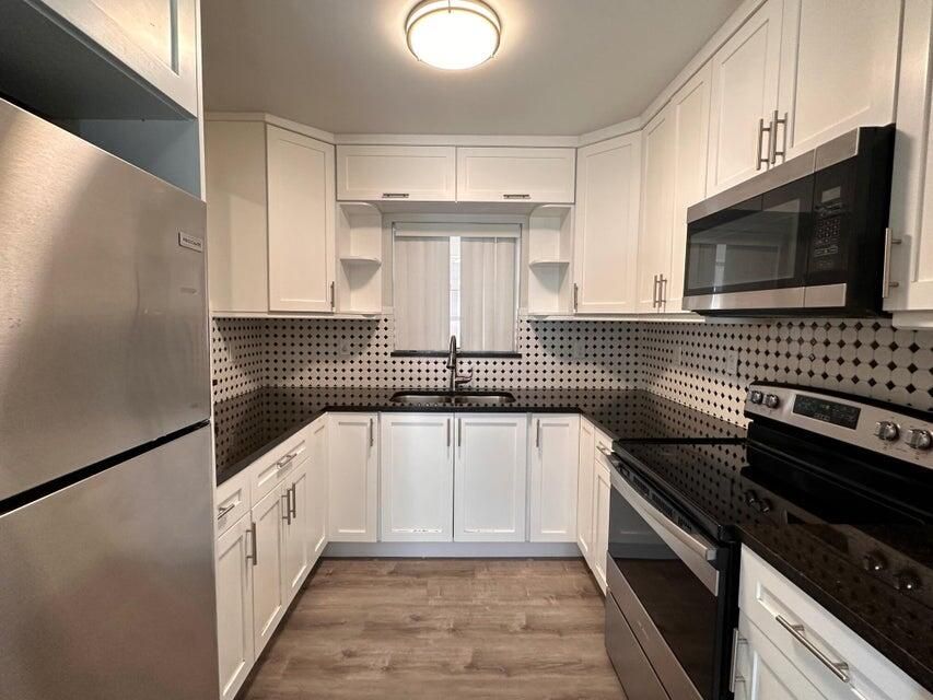 For Sale: $460,000 (3 beds, 2 baths, 1575 Square Feet)