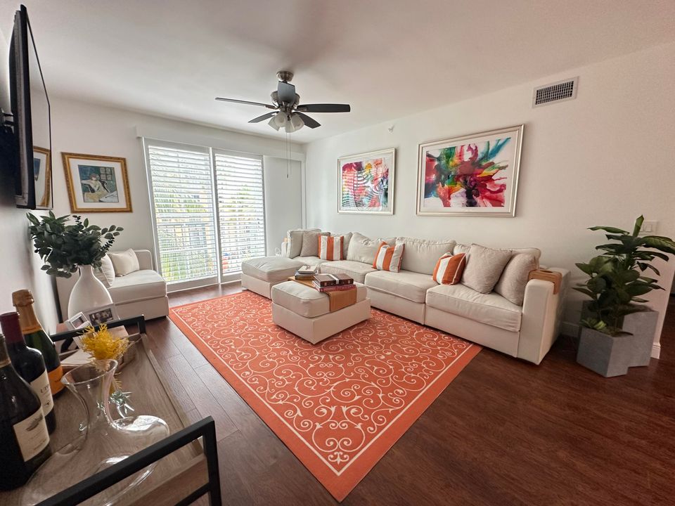 Недавно арендовано: $4,250 (2 спален, 2 ванн, 1120 Квадратных фут)