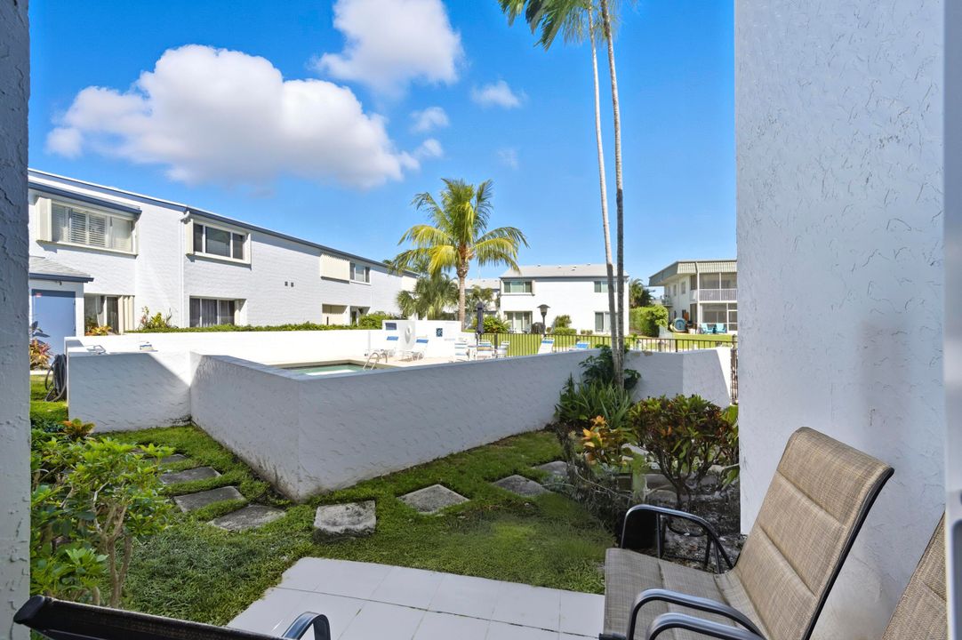 合同活跃: $350,000 (2 贝兹, 2 浴室, 1412 平方英尺)