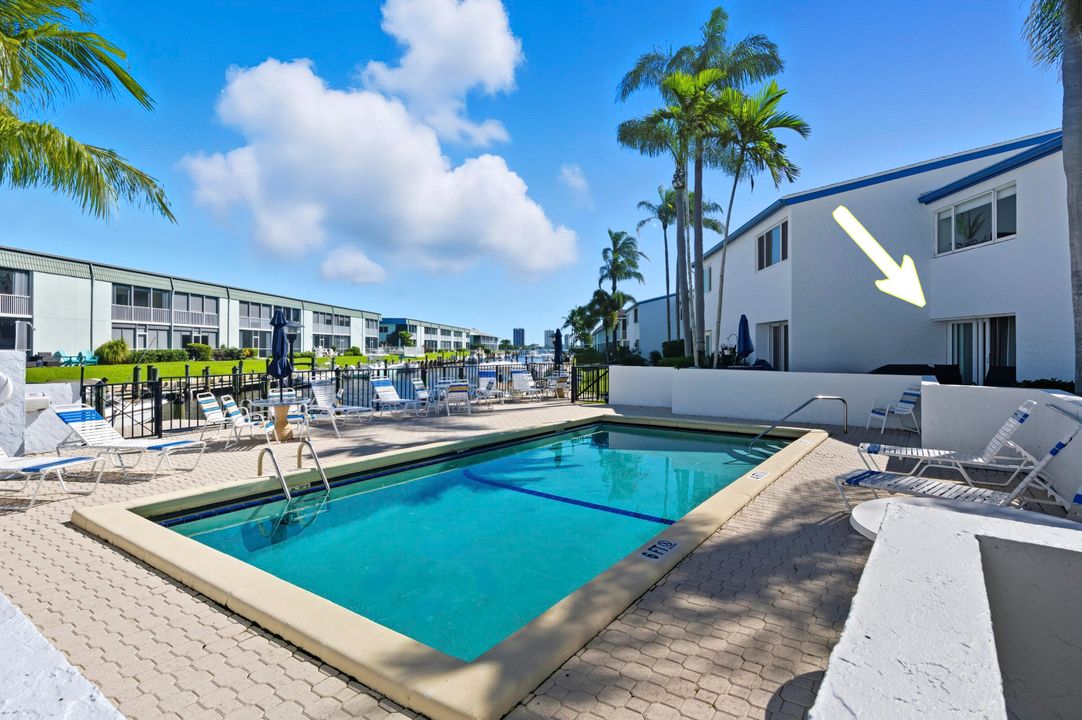 合同活跃: $350,000 (2 贝兹, 2 浴室, 1412 平方英尺)