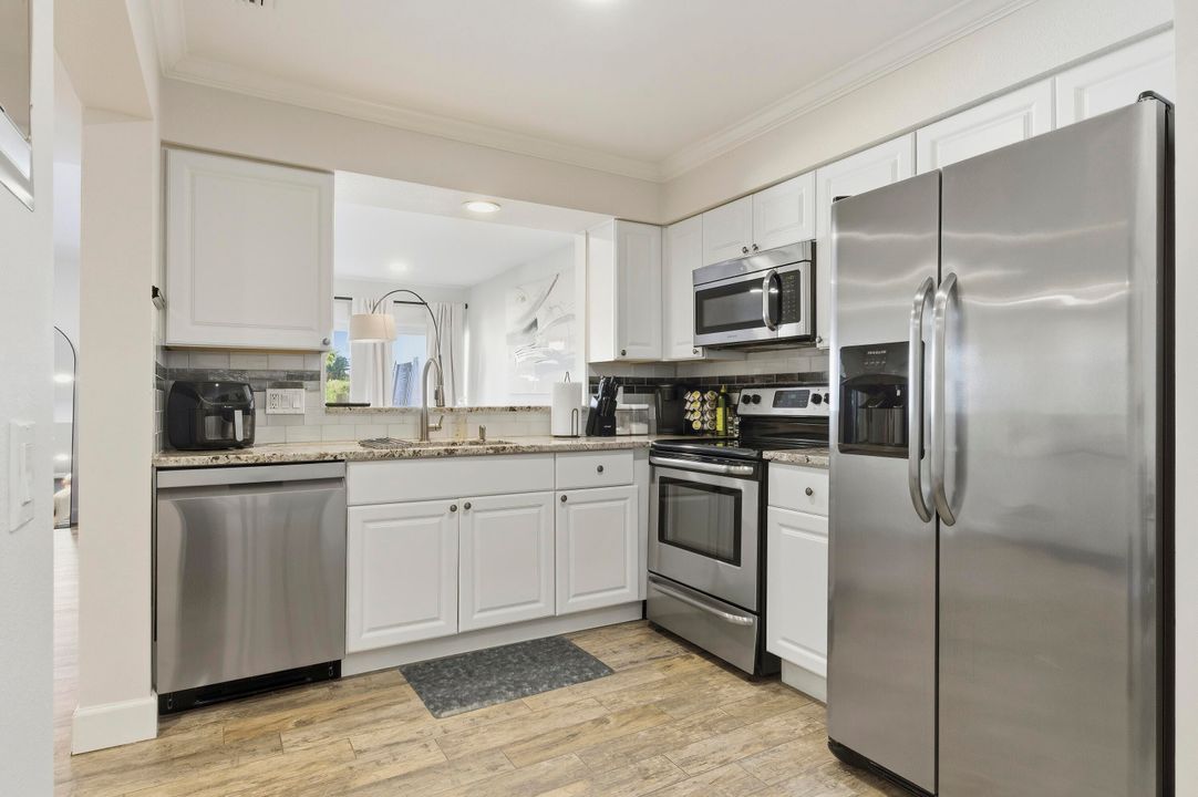 合同活跃: $350,000 (2 贝兹, 2 浴室, 1412 平方英尺)