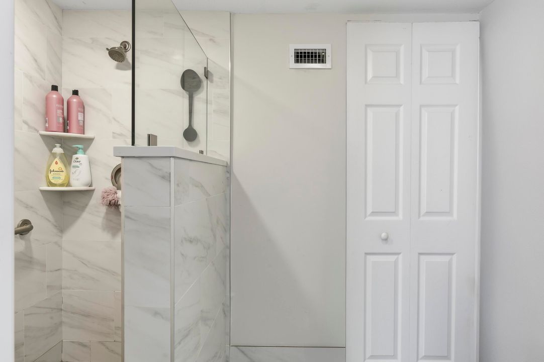 合同活跃: $350,000 (2 贝兹, 2 浴室, 1412 平方英尺)