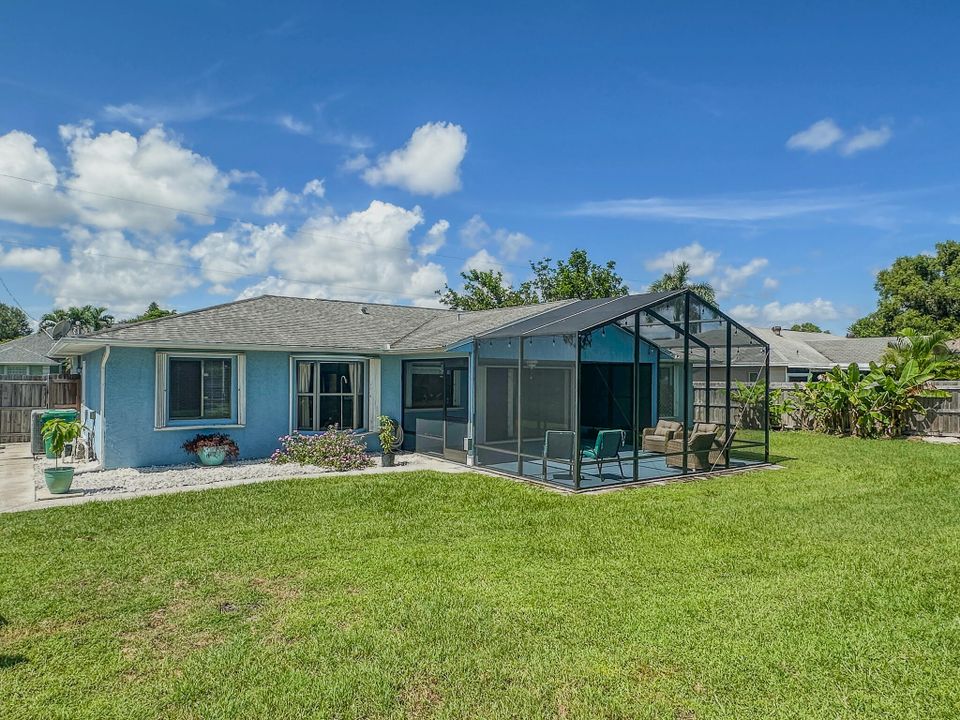 合同活跃: $348,900 (2 贝兹, 2 浴室, 1444 平方英尺)