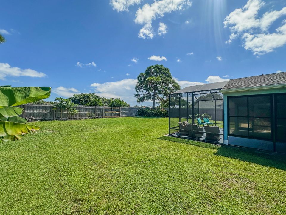 合同活跃: $348,900 (2 贝兹, 2 浴室, 1444 平方英尺)