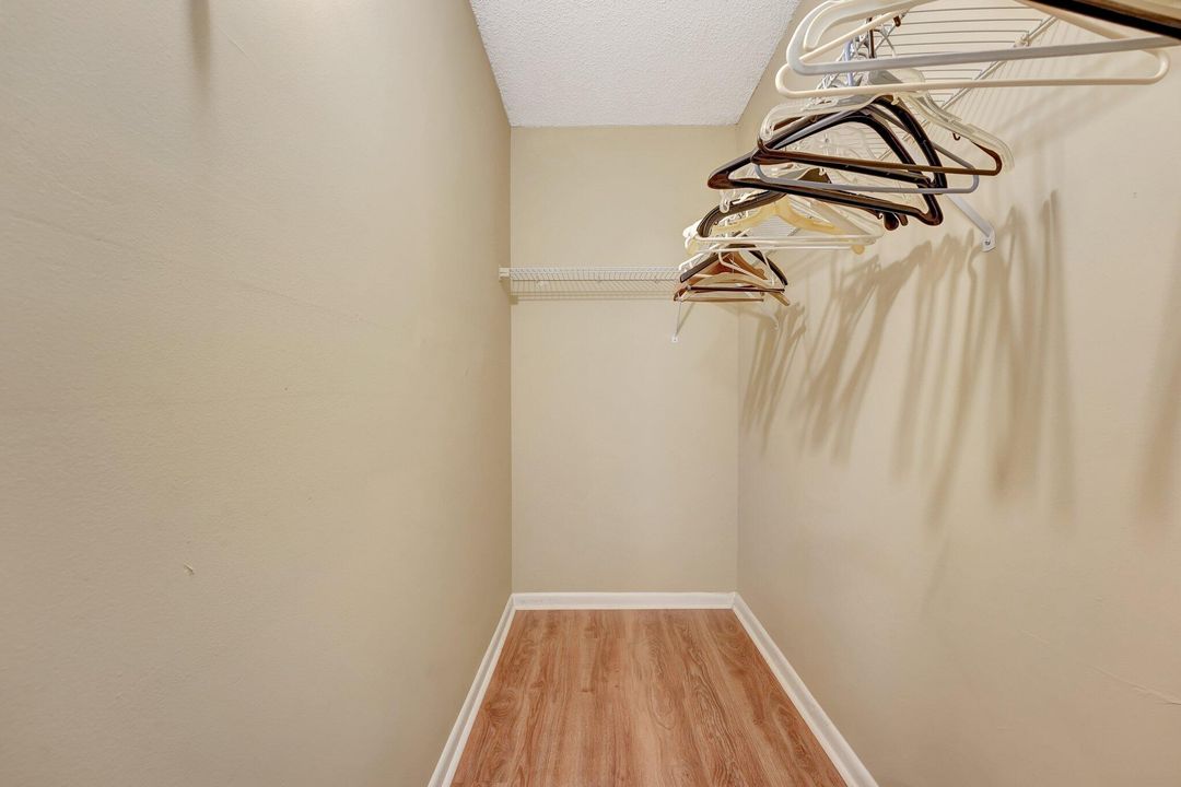 For Sale: $150,000 (2 beds, 1 baths, 860 Square Feet)