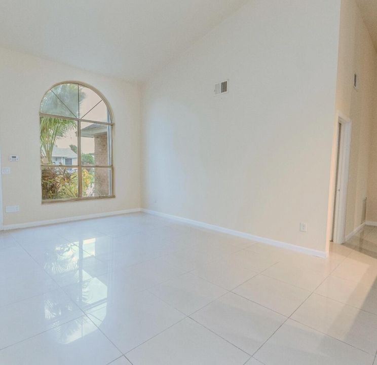 En Renta: $4,500 (3 camas, 2 baños, 1640 Pies cuadrados)