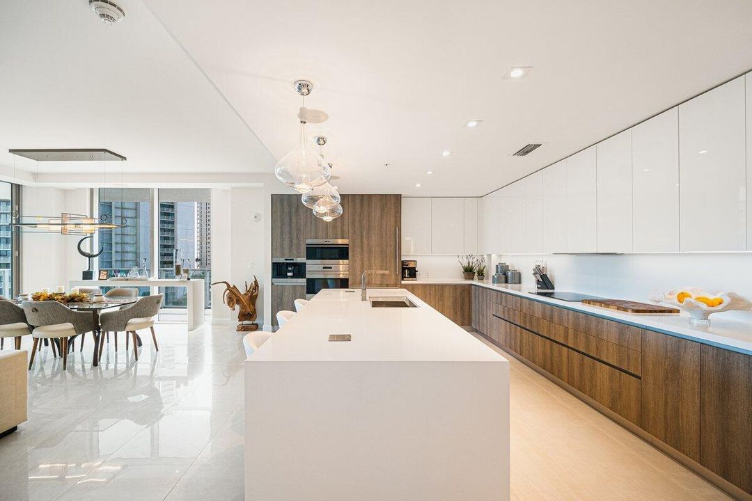 For Sale: $3,595,000 (2 beds, 2 baths, 2525 Square Feet)