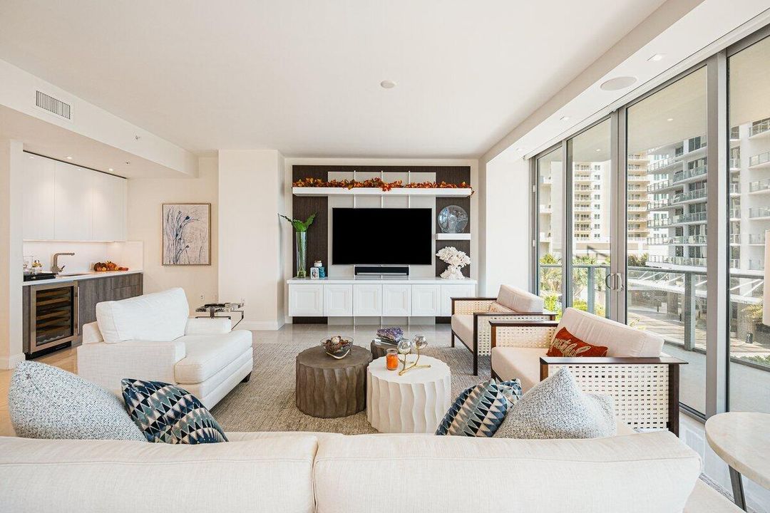 For Sale: $3,595,000 (2 beds, 2 baths, 2525 Square Feet)