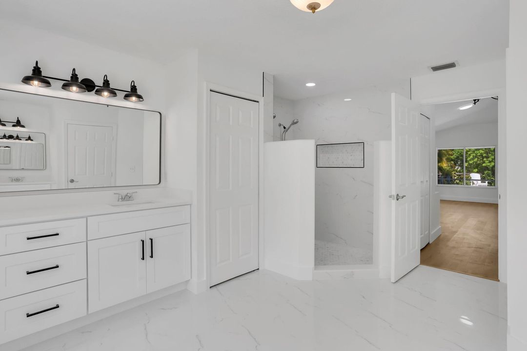 For Sale: $949,900 (4 beds, 2 baths, 2801 Square Feet)