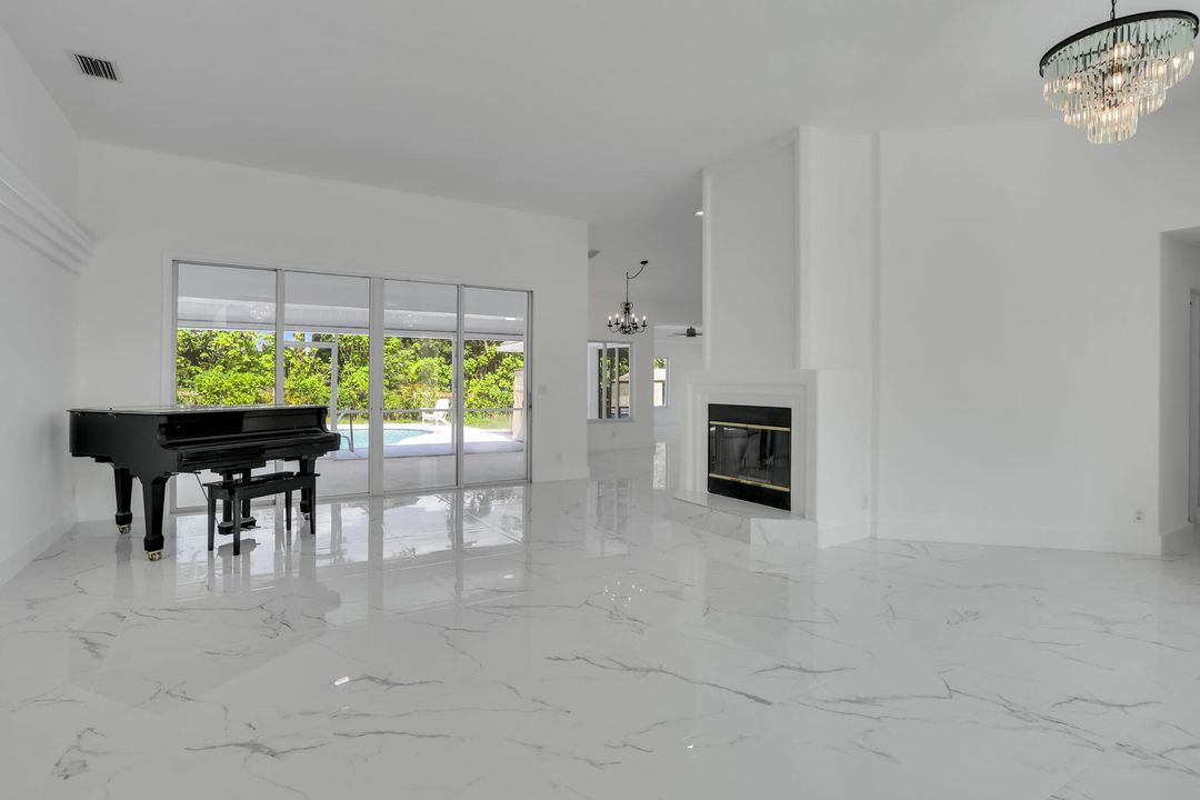 For Sale: $949,900 (4 beds, 2 baths, 2801 Square Feet)