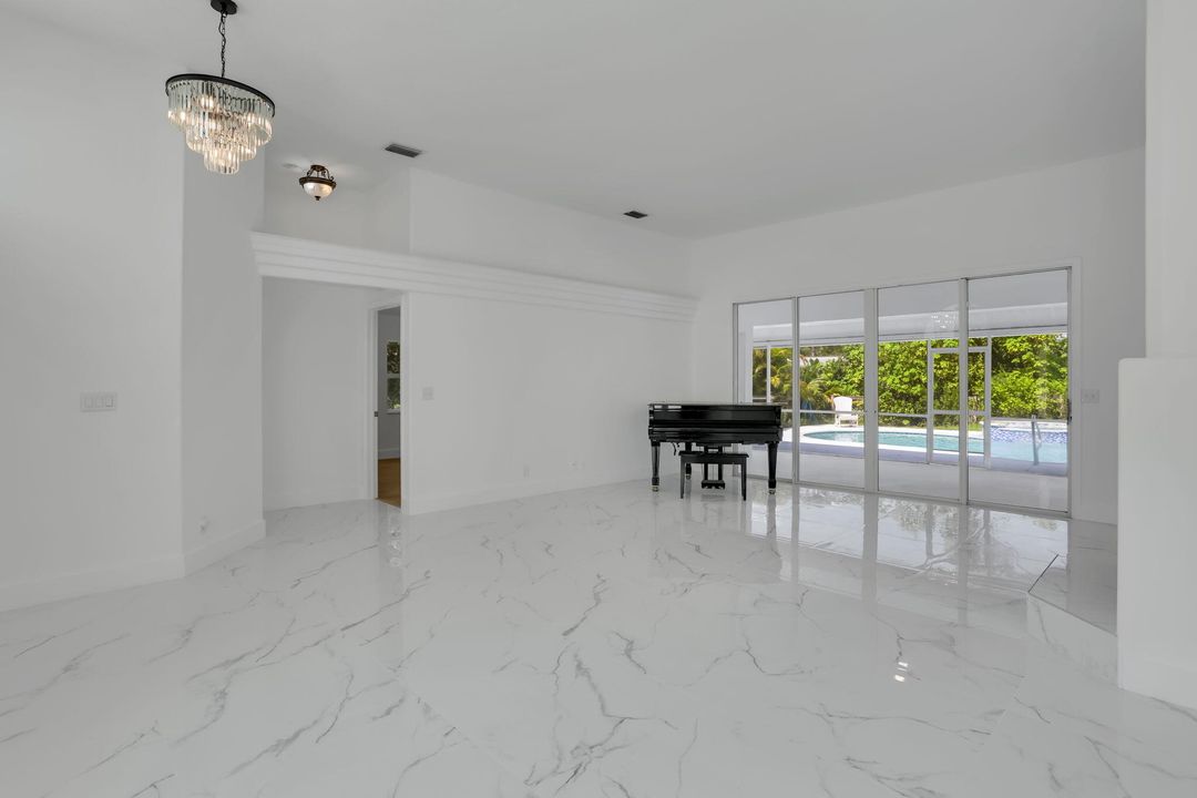 For Sale: $949,900 (4 beds, 2 baths, 2801 Square Feet)