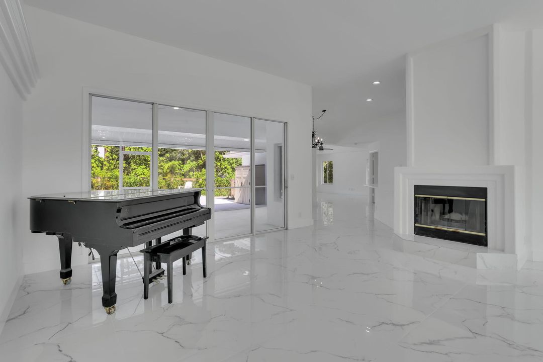 For Sale: $949,900 (4 beds, 2 baths, 2801 Square Feet)