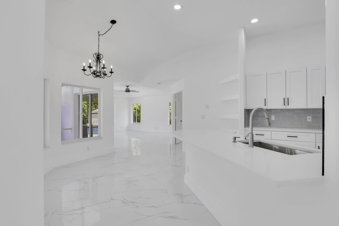 For Sale: $949,900 (4 beds, 2 baths, 2801 Square Feet)