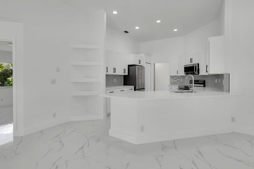 For Sale: $949,900 (4 beds, 2 baths, 2801 Square Feet)