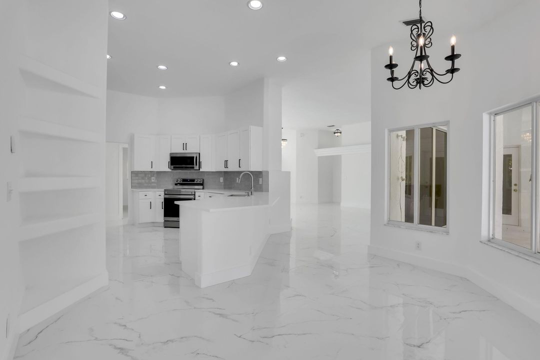 For Sale: $949,900 (4 beds, 2 baths, 2801 Square Feet)