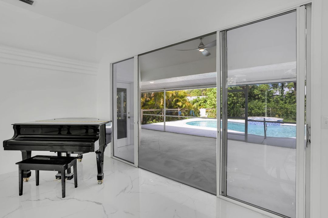 For Sale: $949,900 (4 beds, 2 baths, 2801 Square Feet)