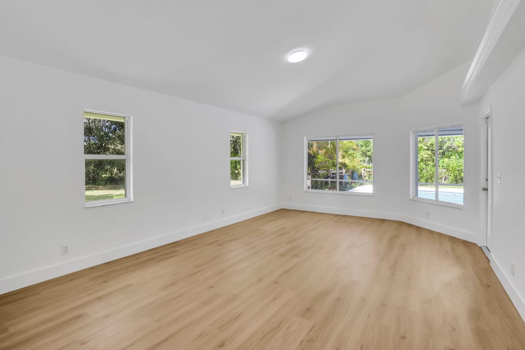 For Sale: $949,900 (4 beds, 2 baths, 2801 Square Feet)